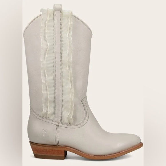FRYE Billy Ruffle Boots in Almond 7.5 - Picture 4 of 12